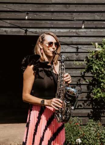 sister sax|Essex based Sister Sax band, Female Saxophonist & singer for。